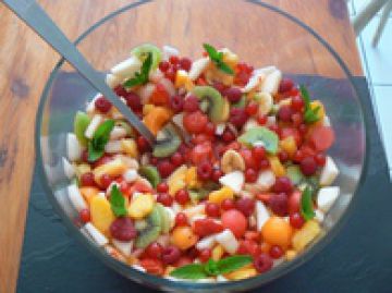 Salade de fruits d'été multicolore