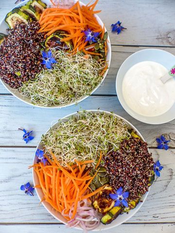 Buddha bowl au quinoa noir et autres saveurs végétales
