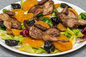 Salade de cailles à l'orange et aux pruneaux
