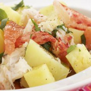 Salade de pommes de terres primeurs au crabe, ananas et pamplemousse