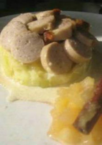 Boudins blancs, compote de pommes cannelle et crème au camenbert