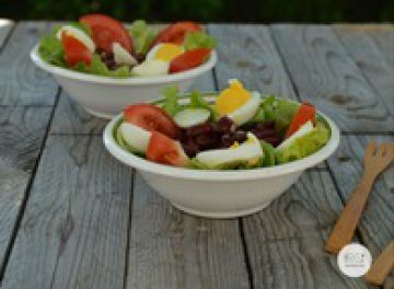 Salade d'haricots rouge, tomates, oeufs dur et piment