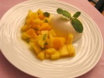 Panna cotta au lait de coco, salade de mangue ananas