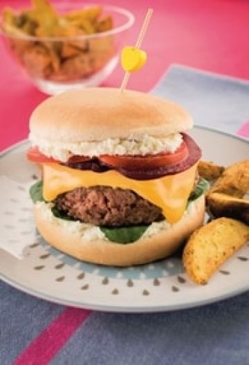 Hamburger boeuf, cheddar, betterave Hamburger boeuf, cheddar, betterave