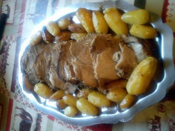 Rôti de porc au thym avec petites pommes de terre grenaille au four