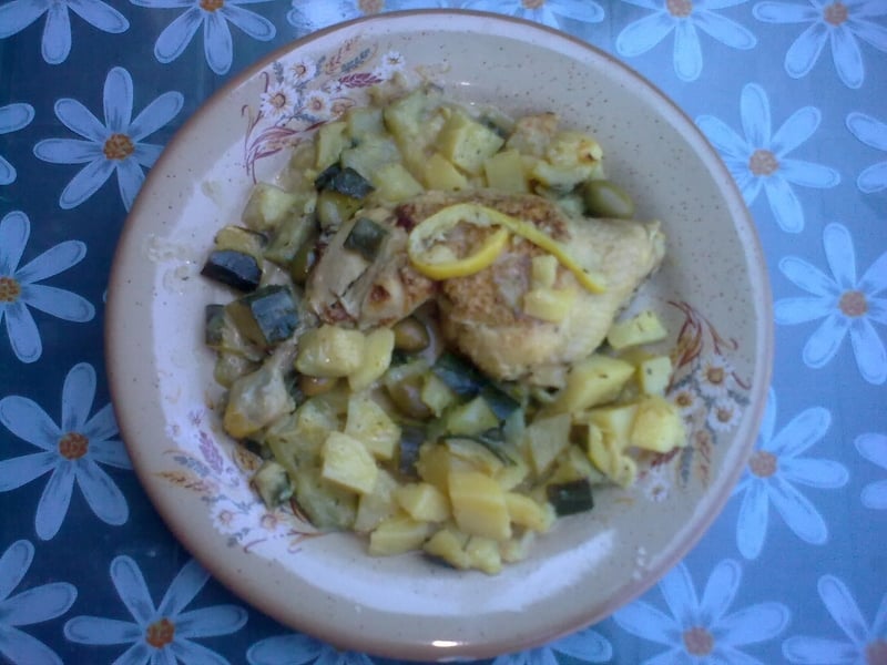 Ragoût de poulet au citron et olives