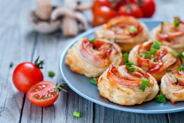 Mini roulés au jambon fumé