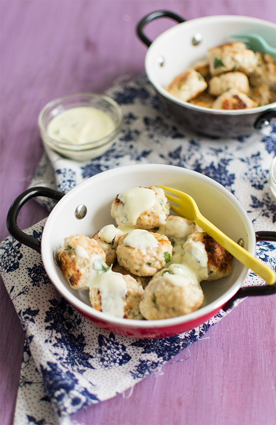 Boulettes de poulet citron et coriandre, sauce légère à la menthe