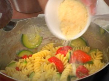 Risotto de fusillis aux courgettes et aux tomates confites 