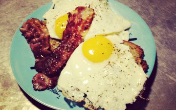 Tartines oeuf-bacon à l'anglaise