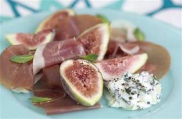 Figues au jambon de Parme et yaourt à la menthe