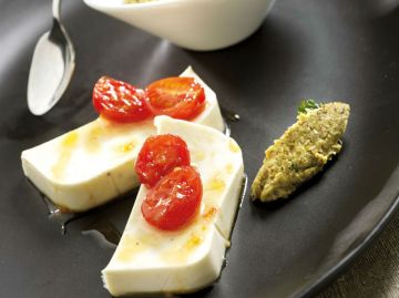 Terrine de reblochon, tomates caramélisées