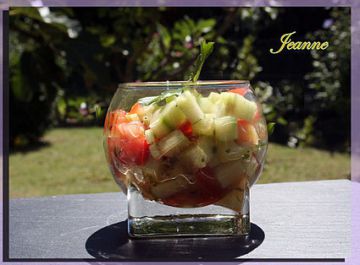 Verrines de concombre, tomates et coriandre