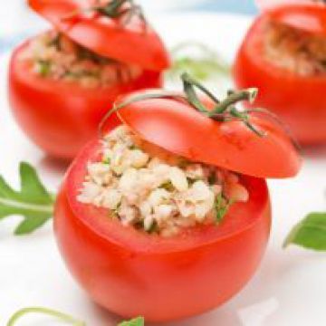 Tomates farcies au crabe et aux crevettes