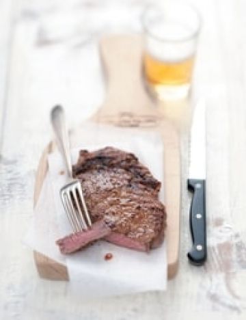 Steak de bœuf mariné à la bière