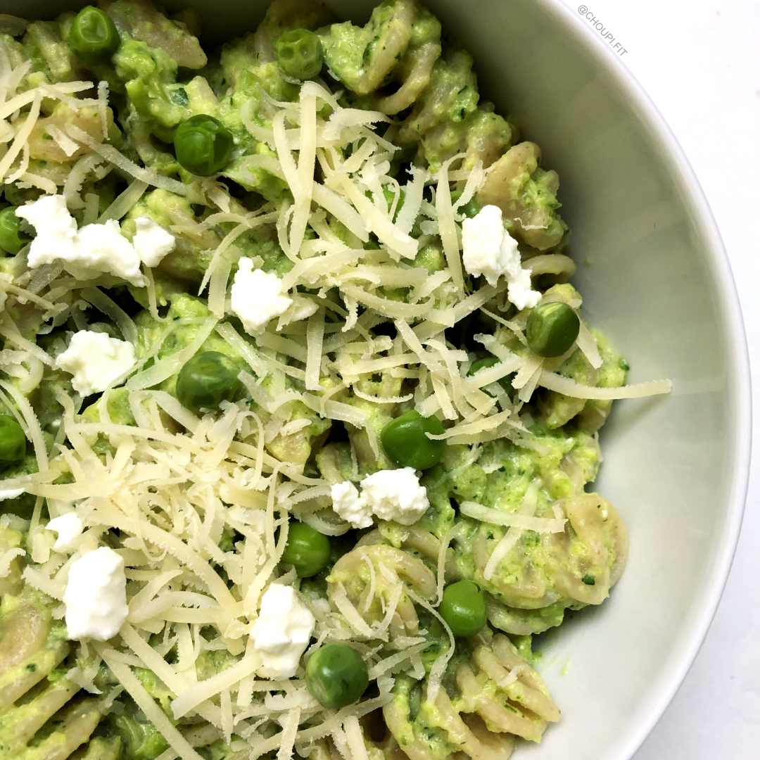 Pâtes à la crème de courgette, féta et petits pois - Sainplement Healthy