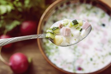 Soupe froide concombre-jambon