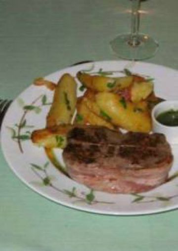 Tournedos grillés et pommes frites au gros sel