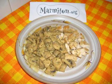 Poulet à la moutarde, à l'estragon et aux champignons