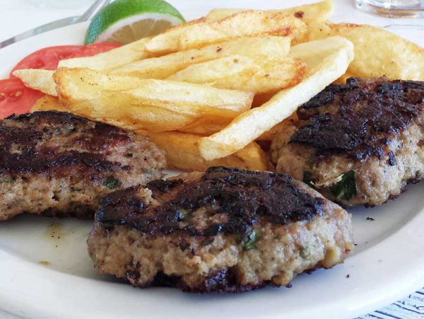 Biftekia - steaks de viande hachée grecs (Crète)