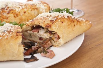 Calzone aux légumes, chèvre et jambon