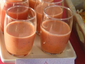 Gaspacho de fraises, tomates cerises et chèvre frais