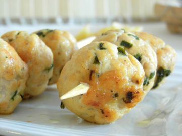 Boulettes de poulet au parmesan façon brochette