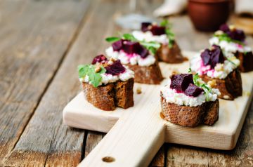 Crostini betteraves et fromage frais