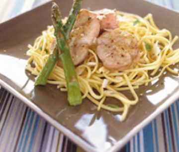 Croustillant ris de veau au parmesan, spaghettis frais et asperges vertes