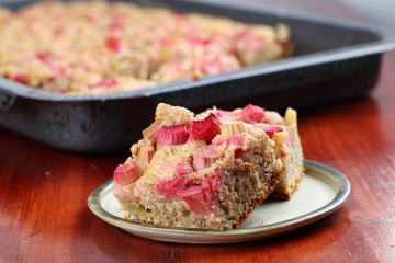 Sponge cake à la rhubarbe