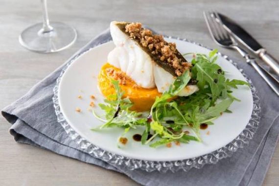 Pavé de cabillaud poêlé, écrasée de potimarron et crumble de foie gras