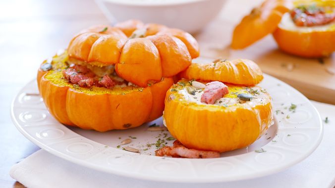 Mini-courge farcie en oeuf cocotte