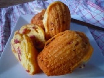 Madeleines au reblochon et bacon