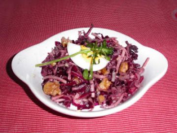 Salade de chou rouge et de céleri rave.