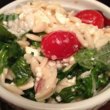 Salade d'orzo aux épinards et à la feta