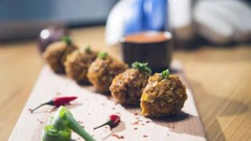 Boulettes de poulet au maïs et aux tomates confites