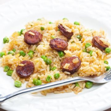 Riz pilaf aux petits pois et chorizo