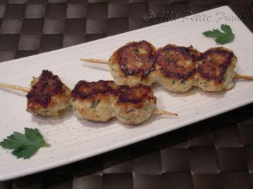 Boulettes de poulet en brochettes