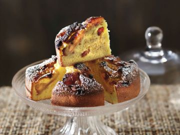 Gâteau fondant pommes, raisins secs, amandes et calvados