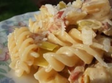 Tortis à la fondue de poireaux façon carbonara