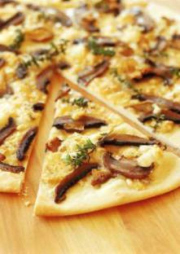 Pizza aux champignons et au gorgonzola