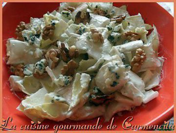 Salade d'endives aux noix et sauce au Roquefort