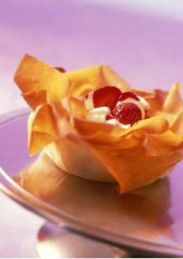 Coupelles en pâte filo à la crème fraîche et aux fraises