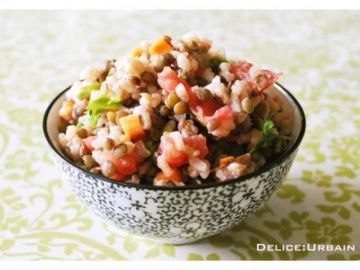 Salade de riz complet et de lentilles vertes