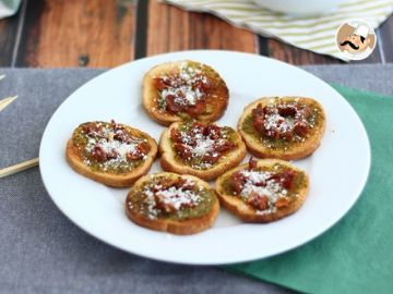 Toasts pesto, parmesan et tomates séchées