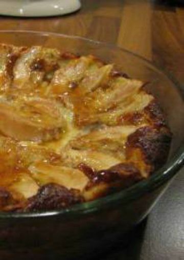 Clafoutis poires, roquefort et noix, sauce au miel