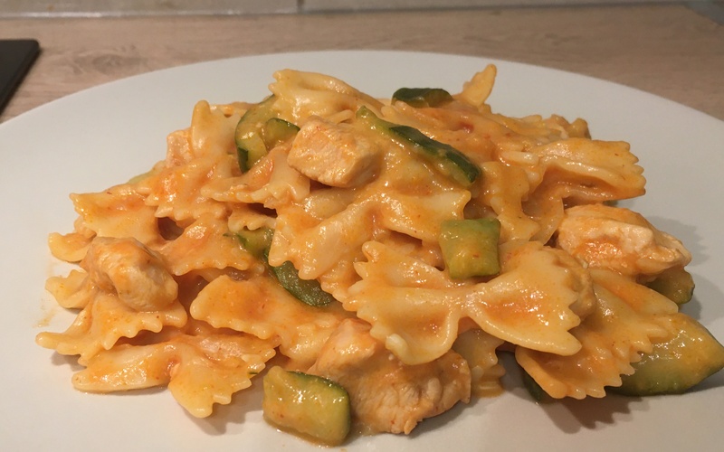 One pot pasta courgettes-poulet au Cookéo