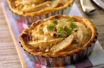 Quiches aux poires et au roquefort