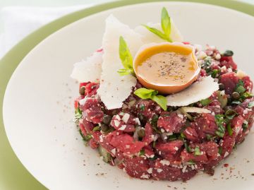 Tartare de bœuf au parmesan et piment d'Espelette