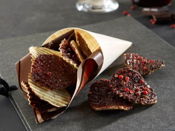 Chips de pommes de terre au chocolat et fleur de sel